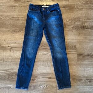 Levi’s Mid-Rise Skinny Jean Dark Wash Size 27